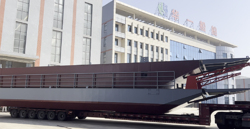 金秋十月，江蘇華一船舶有限公司成功交付40米鋼制躉船